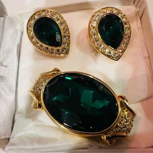 Oscar de high-end Jewelry with a case and matching earrings and brooch
